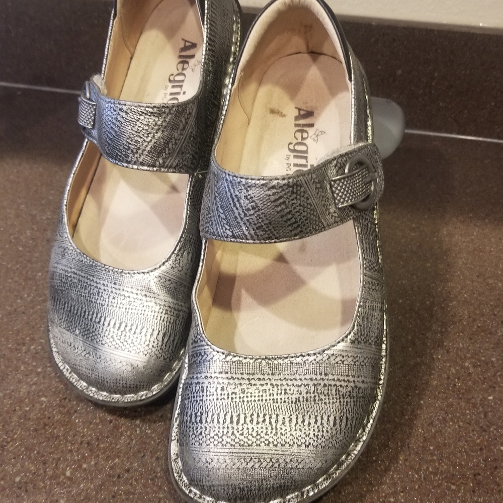 Alegria by PG Lite Silver Metallic Mary Jane Shoes Size 39 = Size 9 Pal-713
